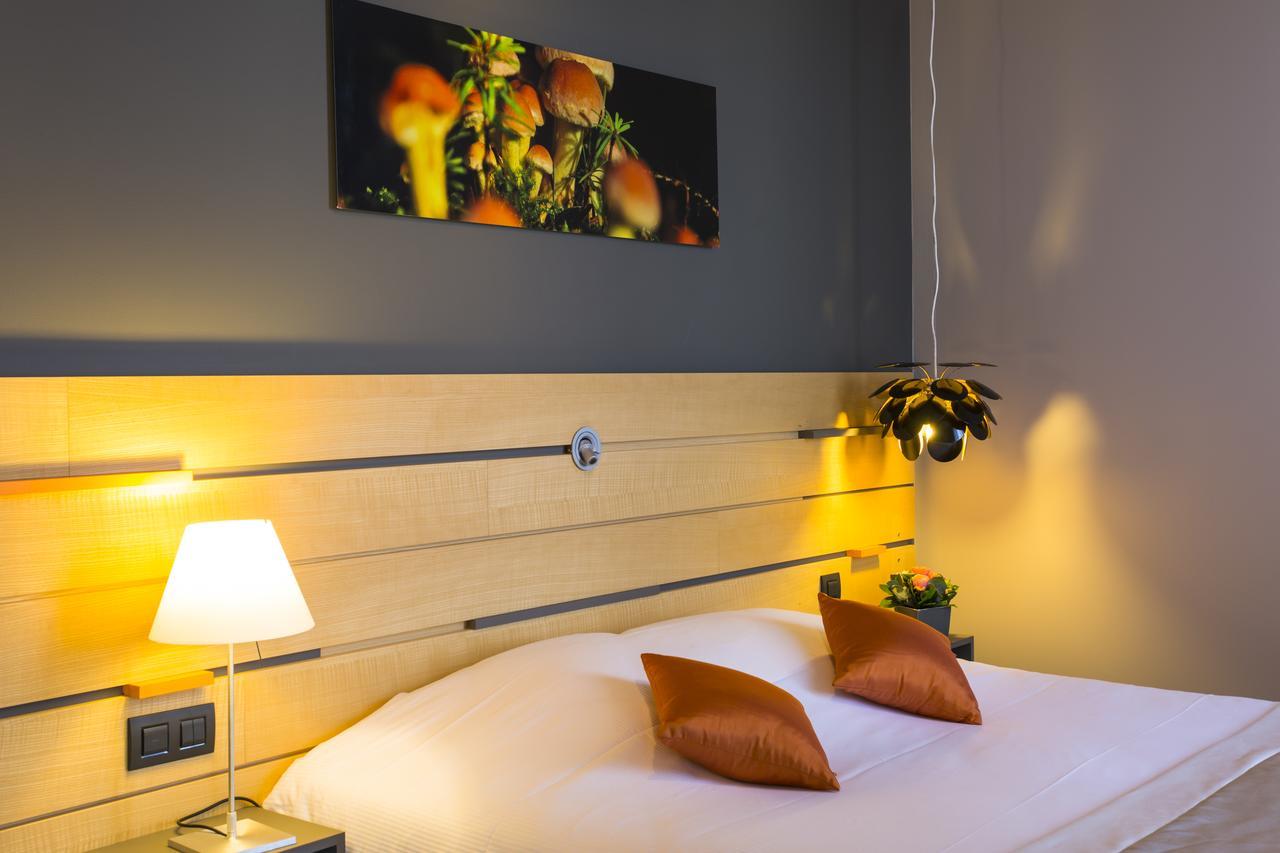 Logis Hotel Du Morvan - Restaurant La Table De Jerome Luzy Εξωτερικό φωτογραφία