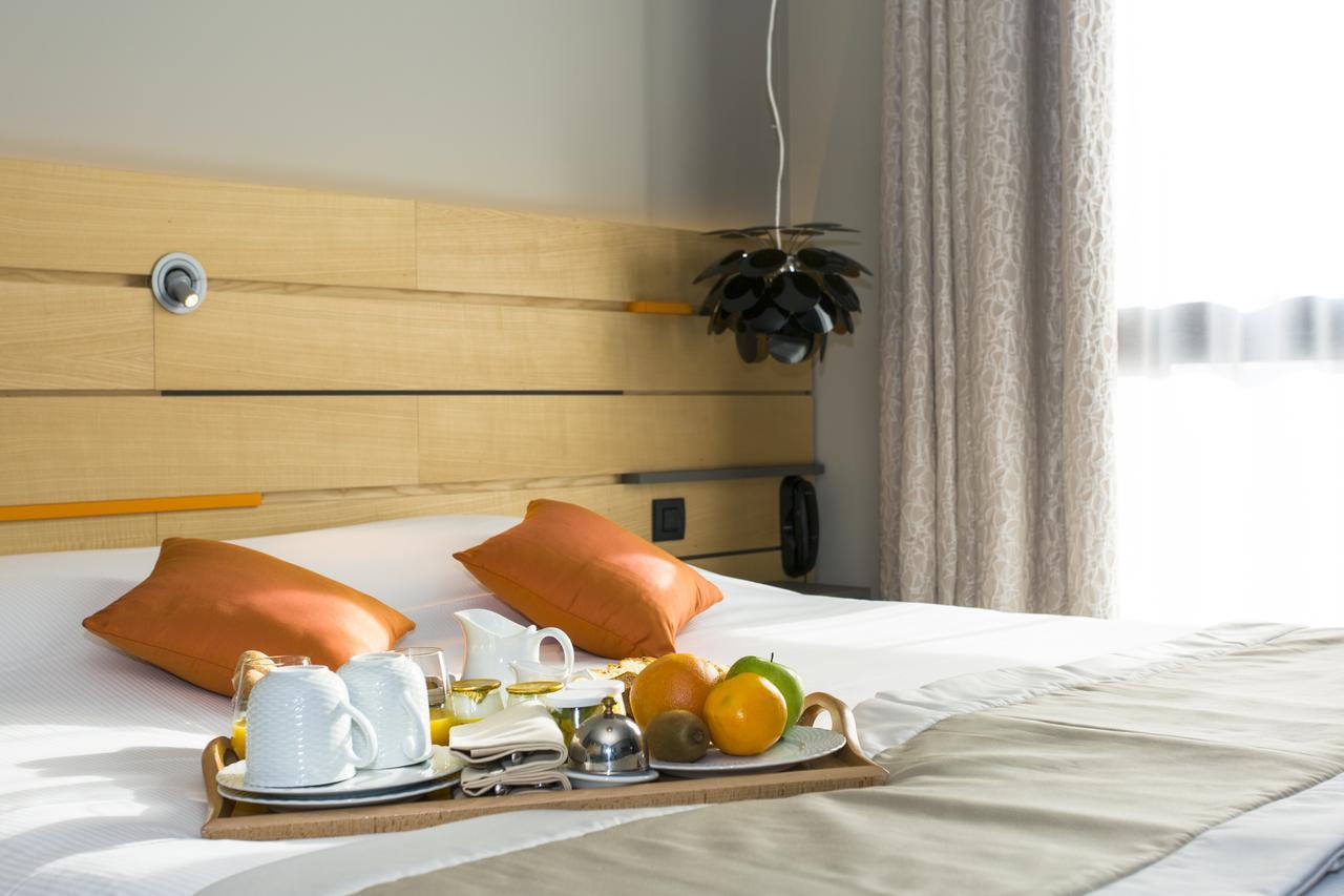 Logis Hotel Du Morvan - Restaurant La Table De Jerome Luzy Εξωτερικό φωτογραφία