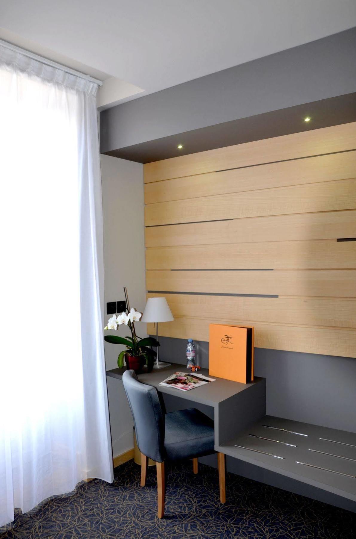 Logis Hotel Du Morvan - Restaurant La Table De Jerome Luzy Εξωτερικό φωτογραφία